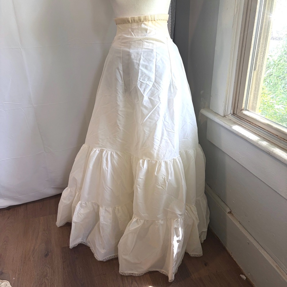 Rare Vintage Merry Modes Ivory Tiered Crinoline Petticoat Full Length Tulle Slip